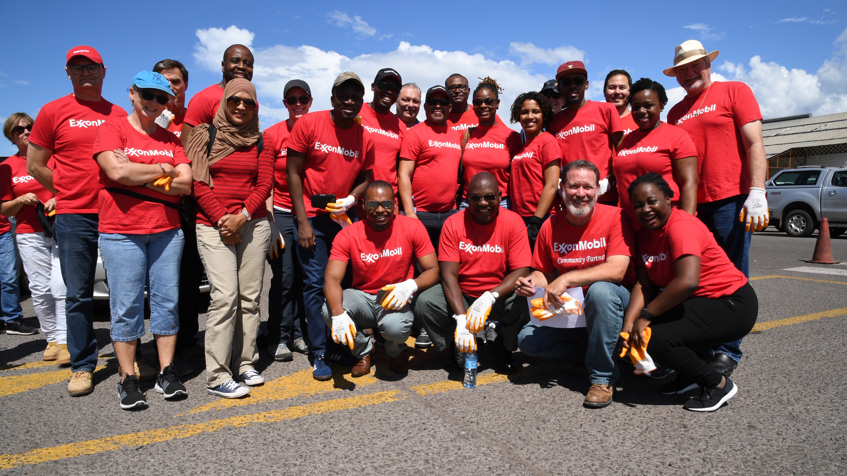 Image Photo – ExxonMobil employees volunteer for Cyclone Idai relief efforts.